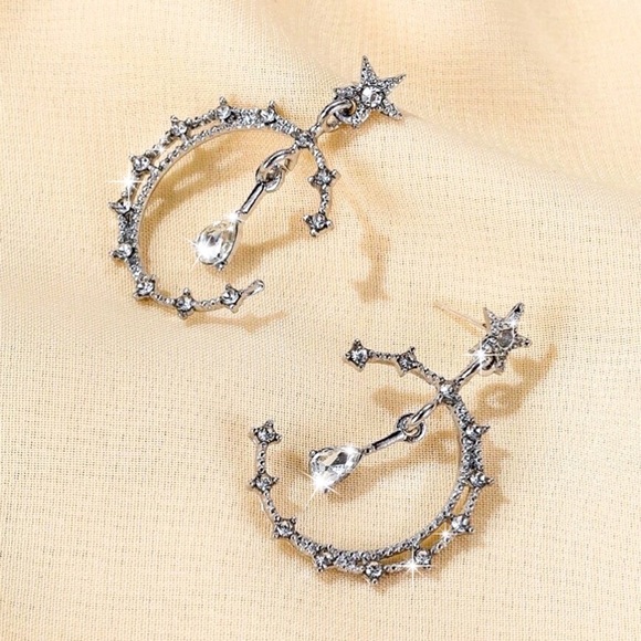 2/$20! Silver Crystal Star & Moon Earrings - Picture 7 of 10